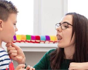 Terapia de lenguaje para niños y adultos